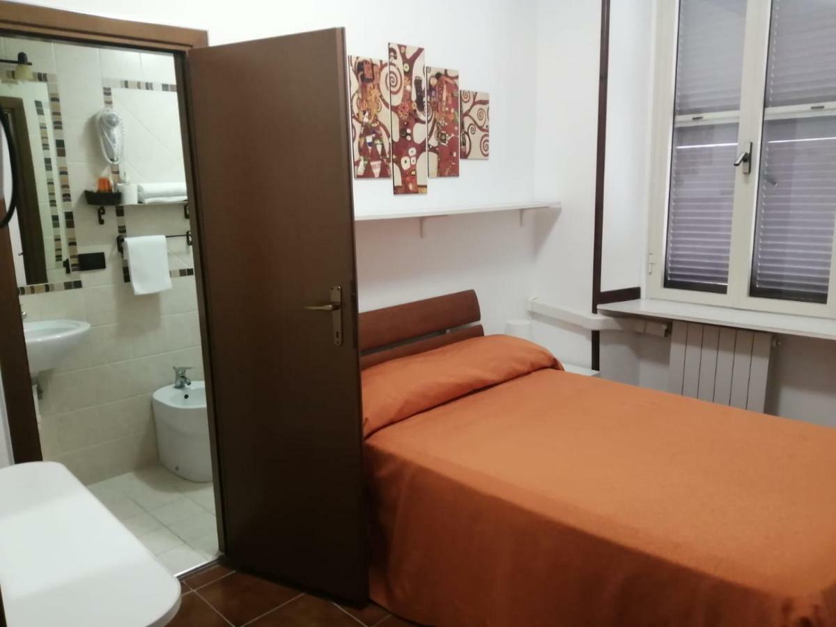 Albergo Ollolai Civitavecchia Exteriér fotografie