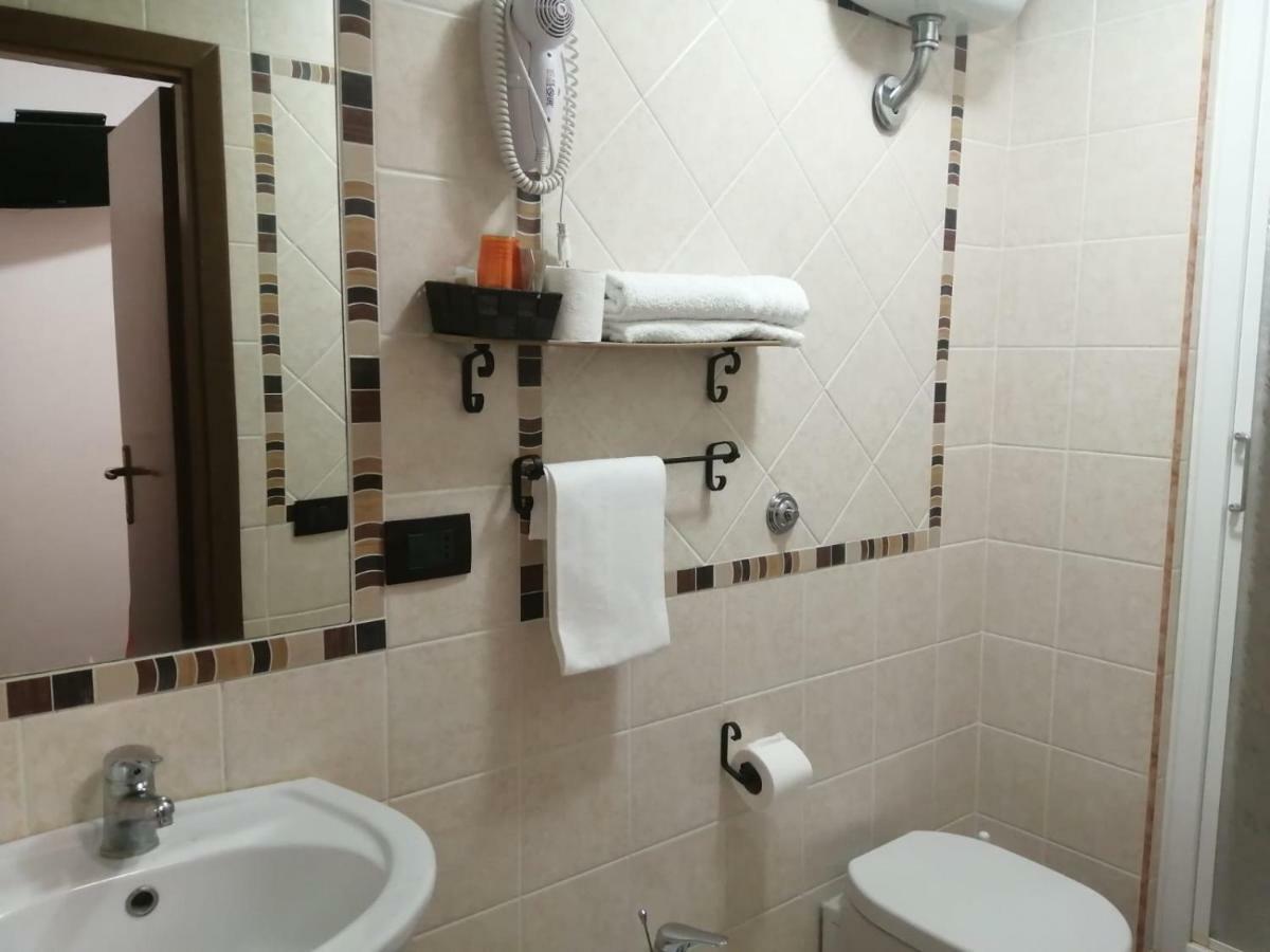 Albergo Ollolai Civitavecchia Exteriér fotografie